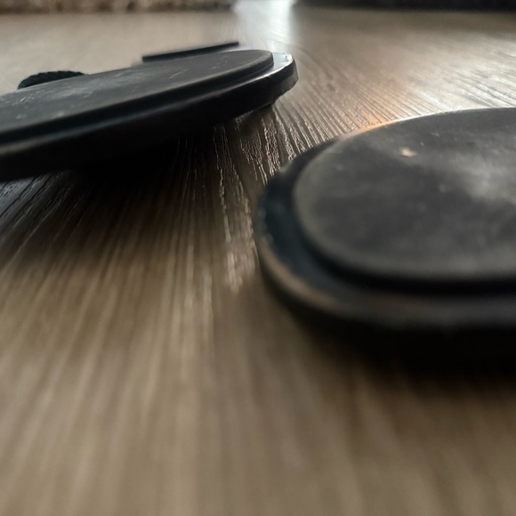 Authentic Gucci Black Leather flip flop Sandals - Picture 2 of 6